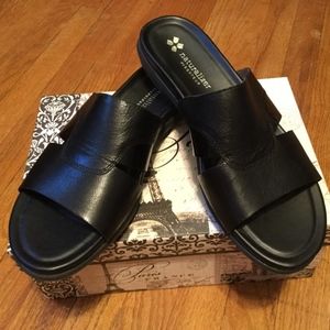 Naturalizer Slides